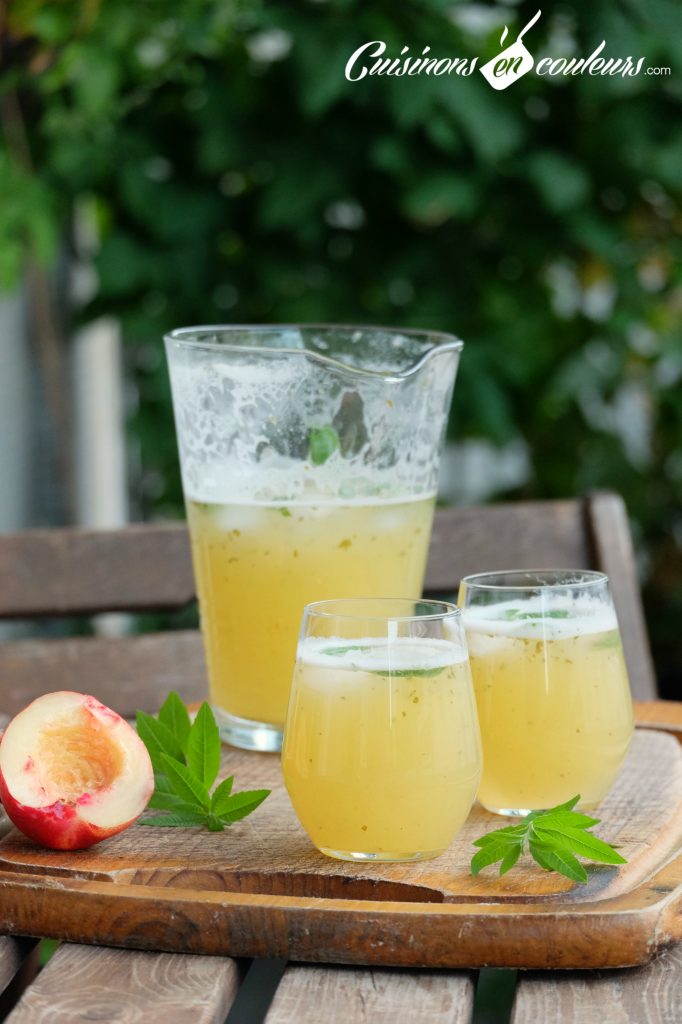 Limonade maison a la peche