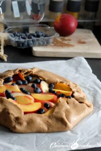Tarte rustique aux nectarines et aux myrtilles