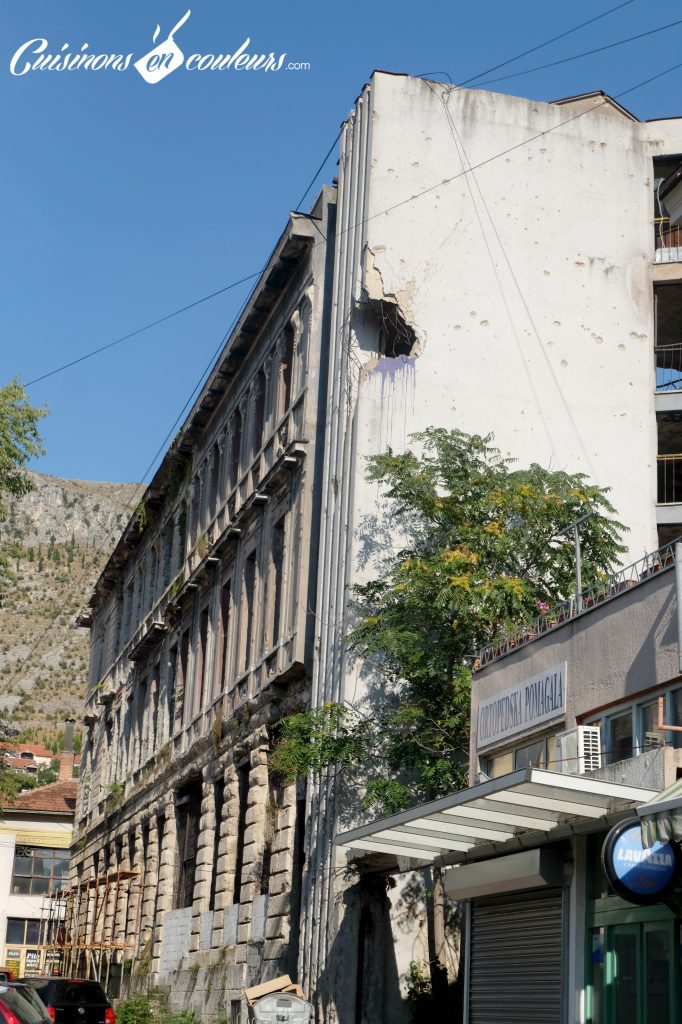 Impact-de-balle-en-bosnie-682x1024 - Deux semaines entre la Croatie, la Bosnie-Herzégovine et le Monténégro