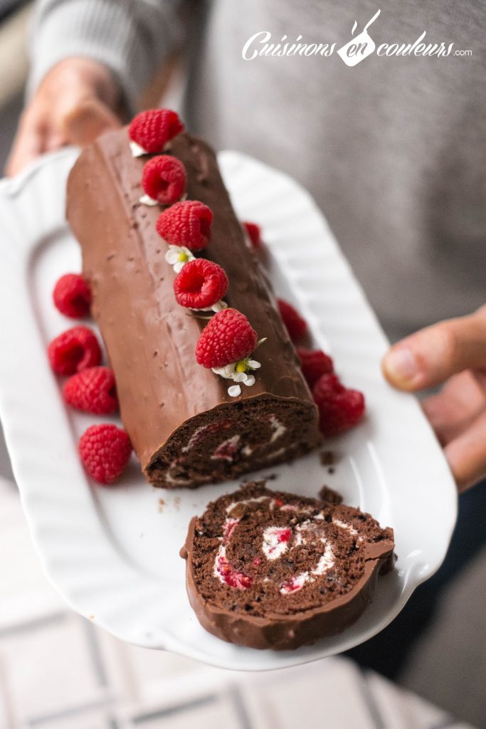 buche-au-chocolat-10-683x1024 - Bûche au chocolat et aux framboises