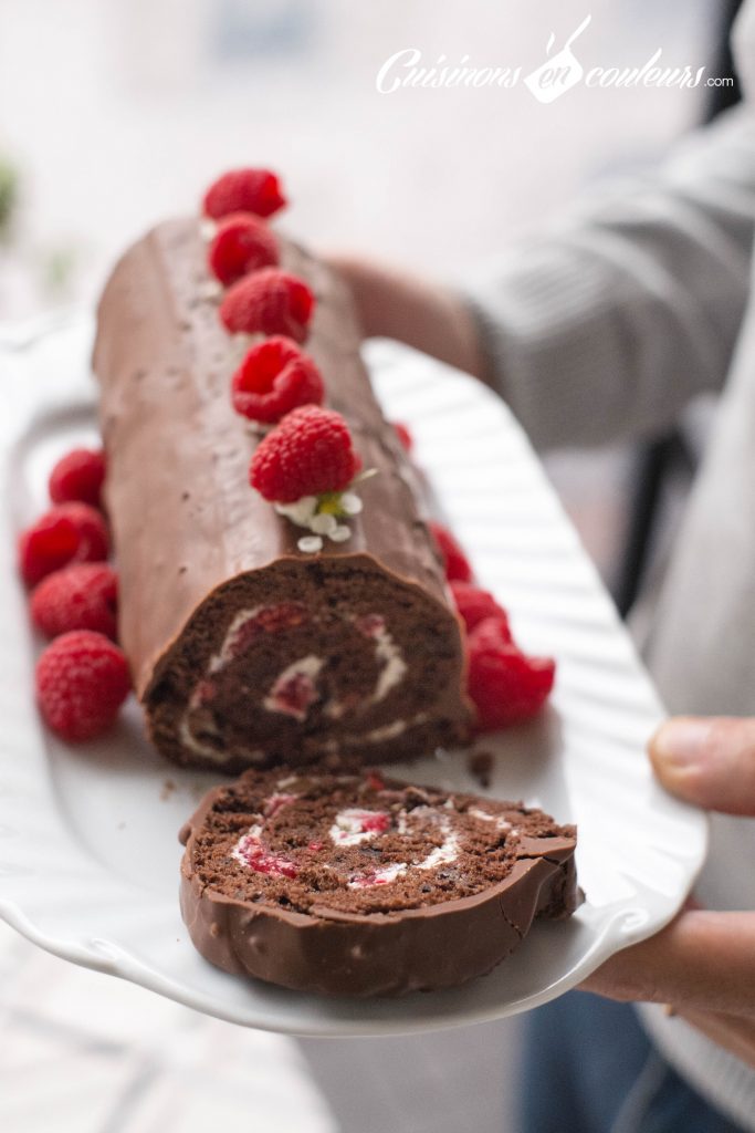 buche-au-chocolat-9-683x1024 - Bûche au chocolat et aux framboises