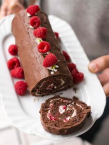 Bûche au chocolat et aux framboises