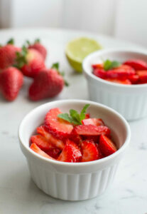 Salade de fraises à l’orange et à la fleur d’oranger