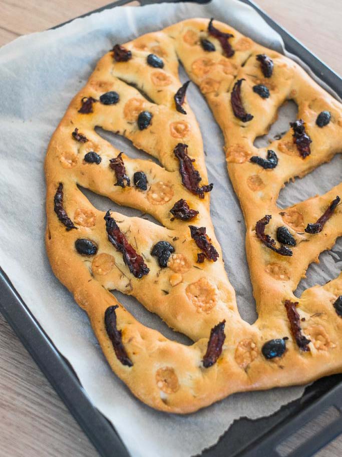 Ail mariné à l’huile d’olive et au romarin
