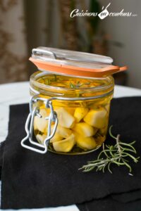 Ail mariné à l’huile d’olive et au romarin
