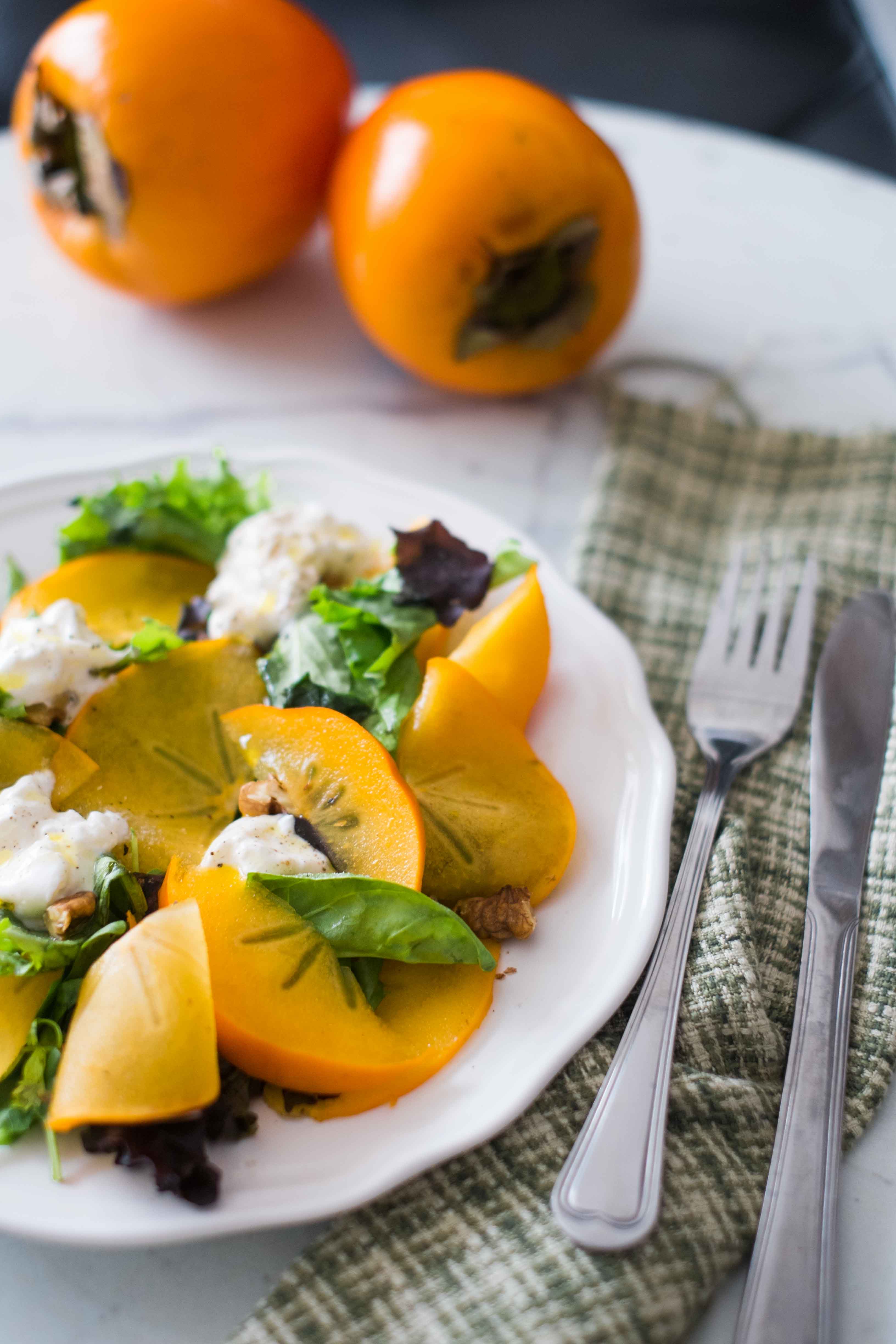 Salade de kaki, burrata et noix