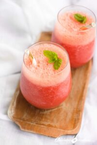Jus de fraises, orange et citrons verts