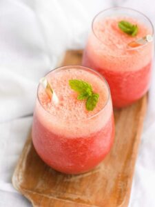Jus de fraises, orange et citrons verts