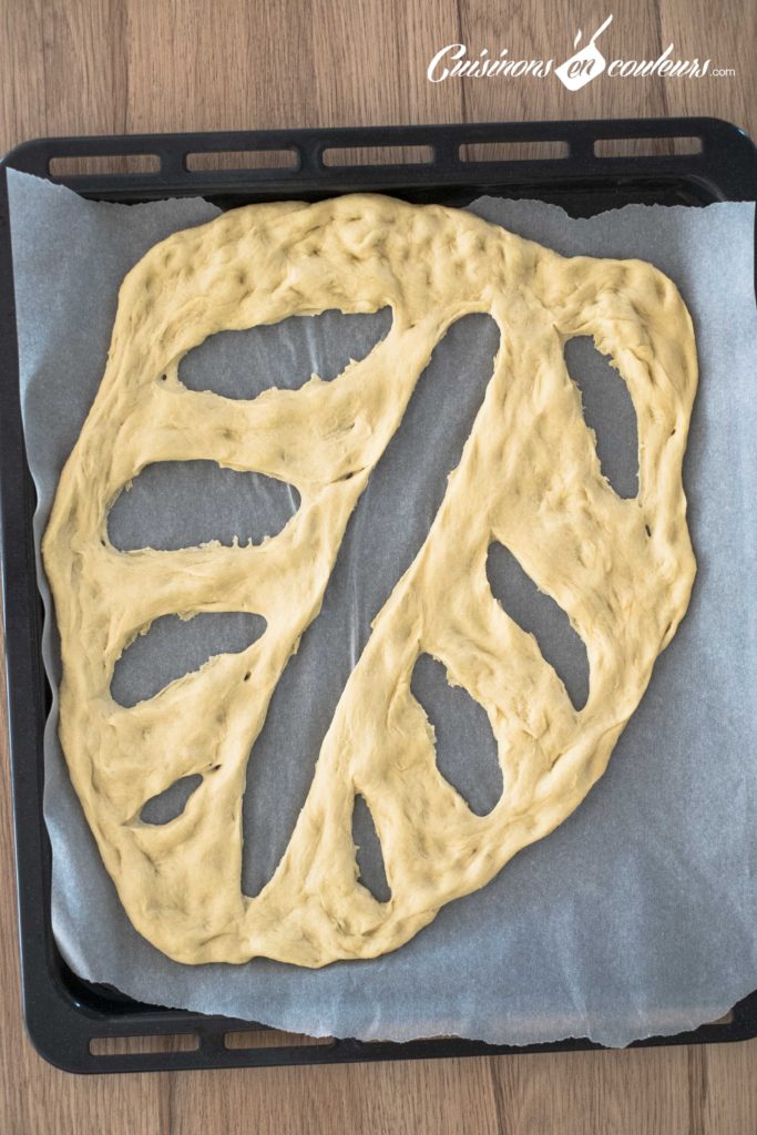 FOUGASSE-OLIVE-683x1024 - Fougasse aux olives et au thym