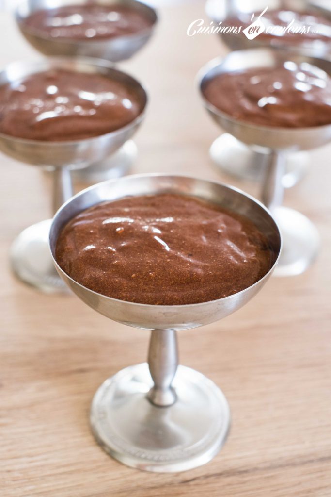 Mousse-au-chocolat-5-683x1024 - Mousse au chocolat : la version simple et rapide à préparer