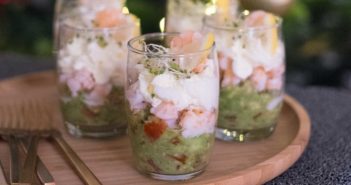 Verrines de crevettes, avocat et chantilly au citron confit