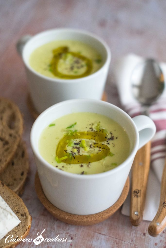 Velouté de poireaux au curry et glaçon de chantilly aux herbes