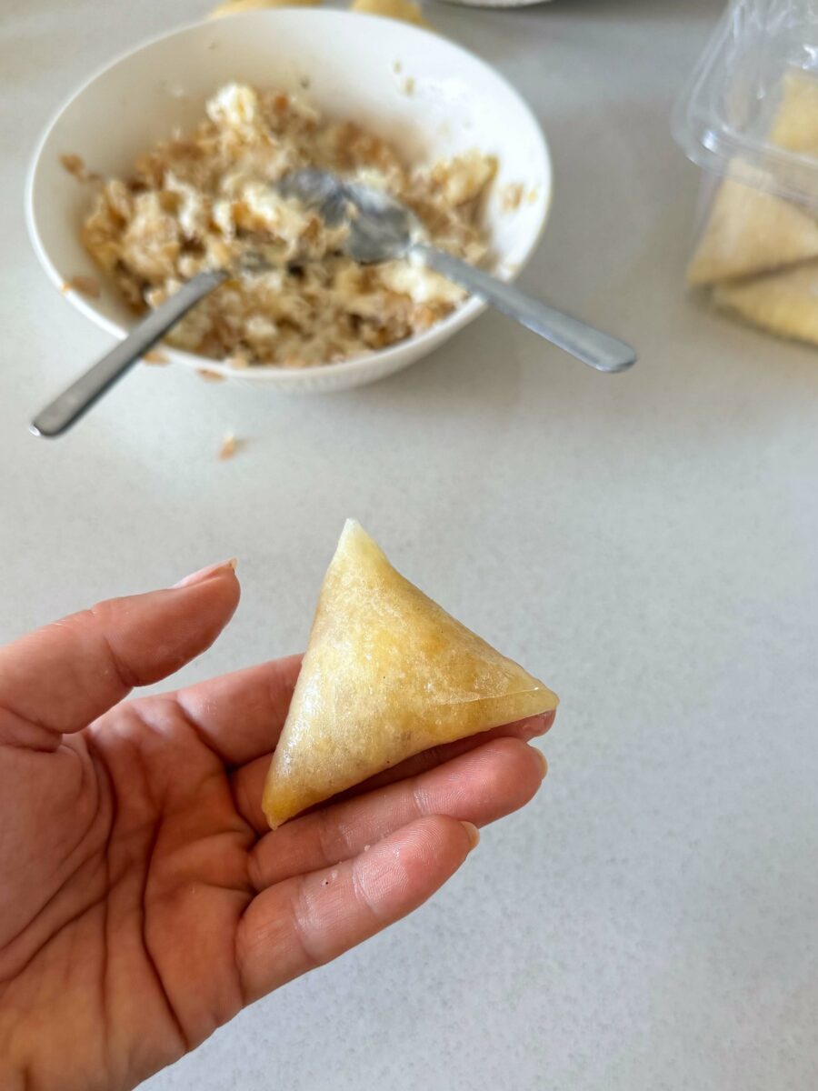 Vous obtenez de belles briouates triangulaires comme celle-ci.