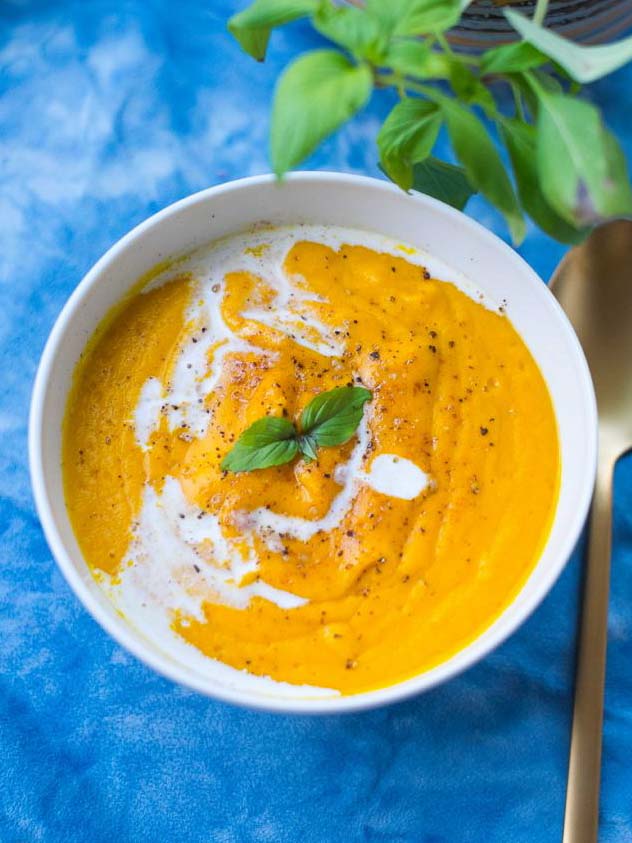 Poulet à la crème, aux épinards et aux tomates séchées