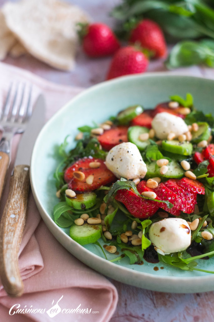 Salade-fraises-2-683x1024 - Salade de roquette, fraises, concombre et billes de labné