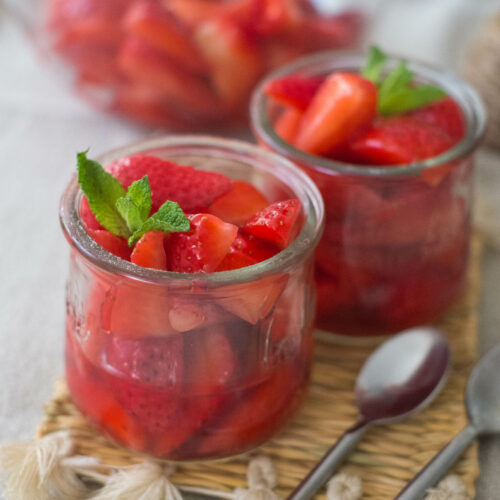 Salade de fraises à la menthe et aux épices
