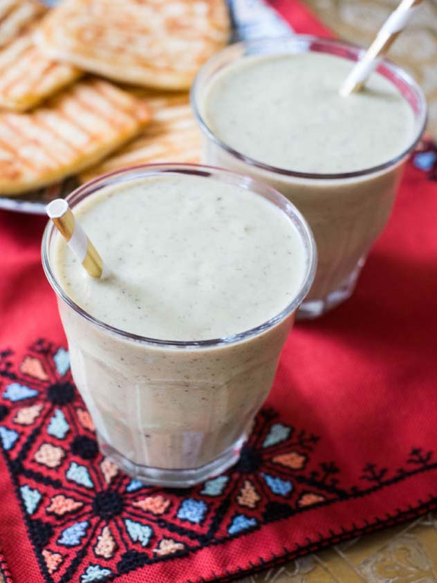 Smoothie à l’avocat et aux fruits secs (plus connu sous le nom de ZaaZaa au Maroc)