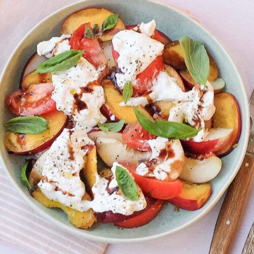 Salade de nectarines, tomates et burrata