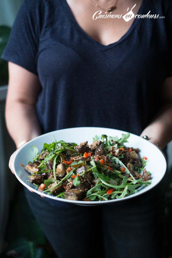 salade-roquette-2-683x1024 - Salade d'aubergines, roquette et graines de sésame