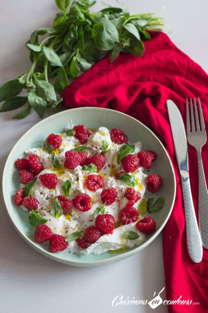 burrata-framboises-3-683x1024 - Salade de framboises et burrata au basilic