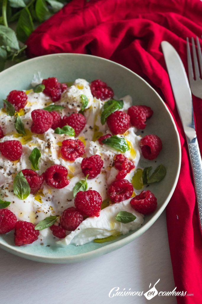 burrata-framboises-5-683x1024 - Salade de framboises et burrata au basilic