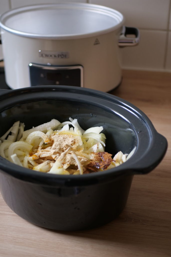 Tajine de poulet aux oignons et raisins secs. - 4passionfood