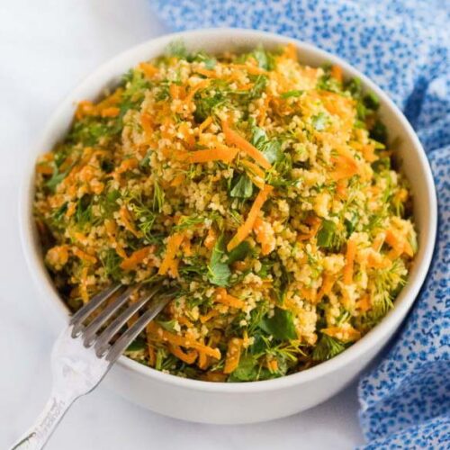 Salade de couscous aux carottes et aux herbes