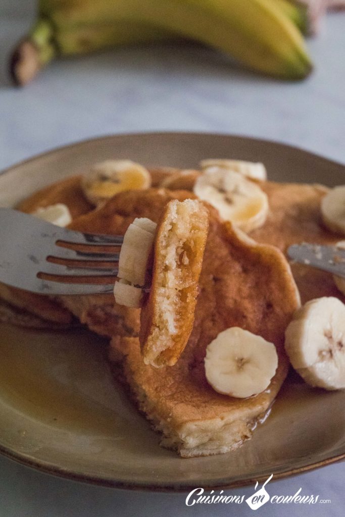 Pancakes-banana-4-683x1024 - Pancakes à la banane, SANS OEUFS