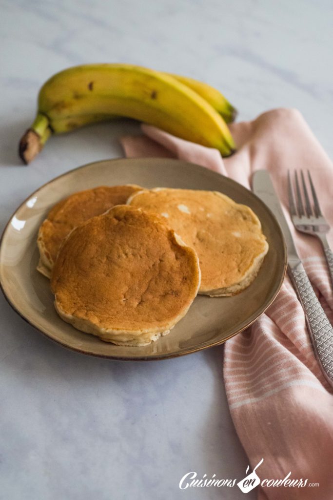 Pancakes-banana-7-683x1024 - Pancakes à la banane, SANS OEUFS