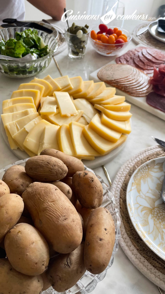 Soiree-raclette-2-576x1024 - 6 astuces pour une soirée Raclette réussie !