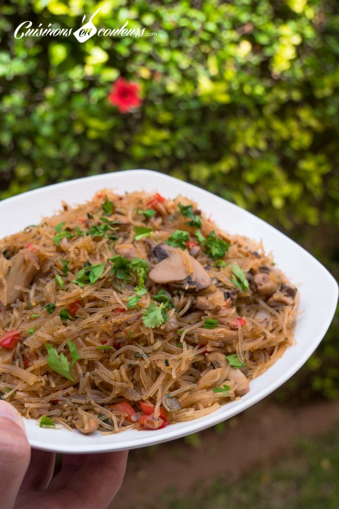 Vermicelles sautés aux oignons, champignons et poivrons