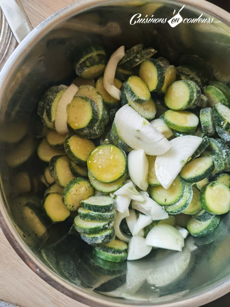 Veloute-de-courgettes-au-curry-4-768x1024 - Velouté de courgettes au curry et aux noix de cajou