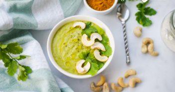 Velouté de courgettes au curry et aux noix de cajou