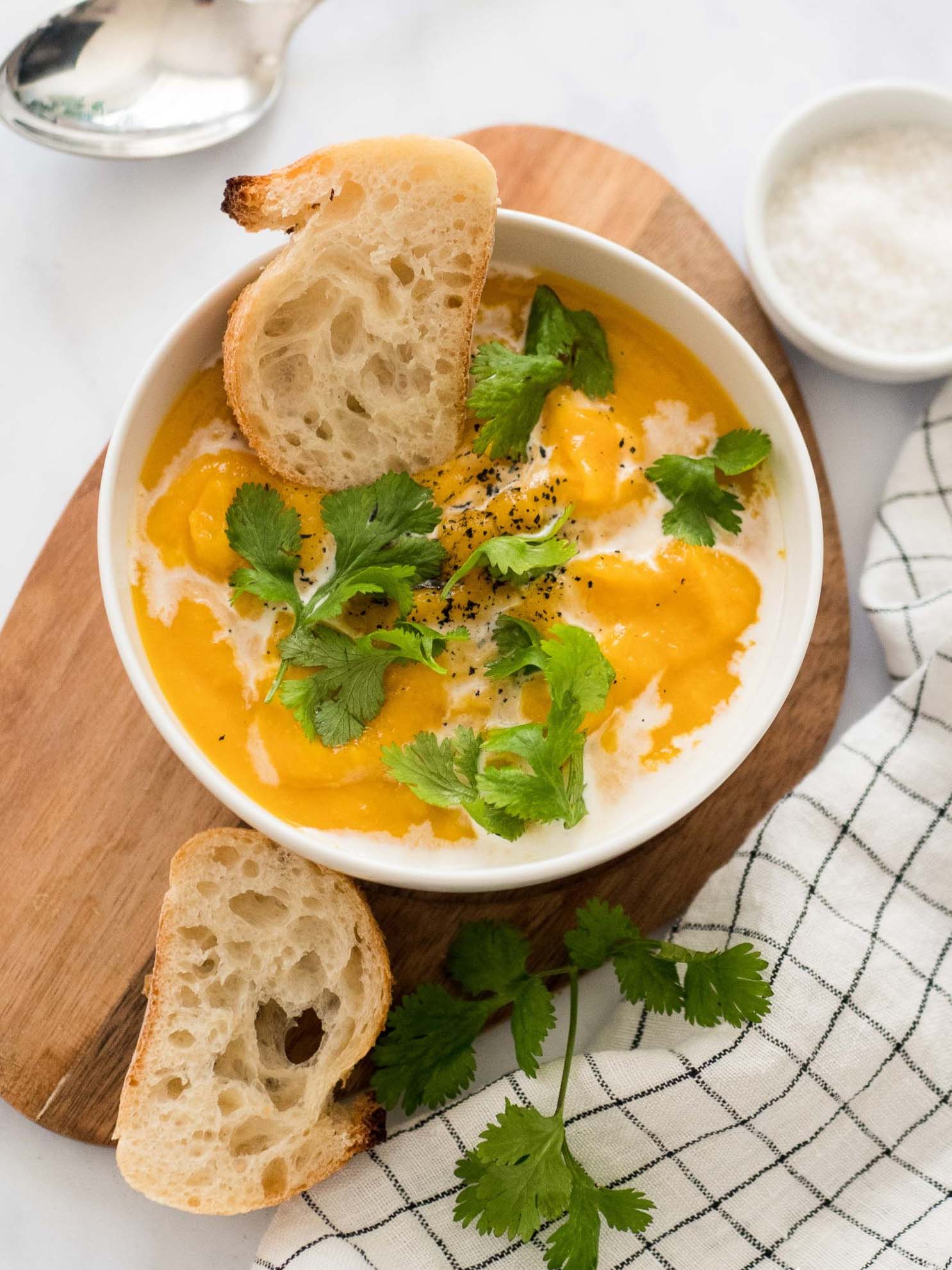 Velouté de butternut au lait de coco et à la citronnelle