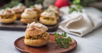 Choux salés farcis au lapin et aux amandes