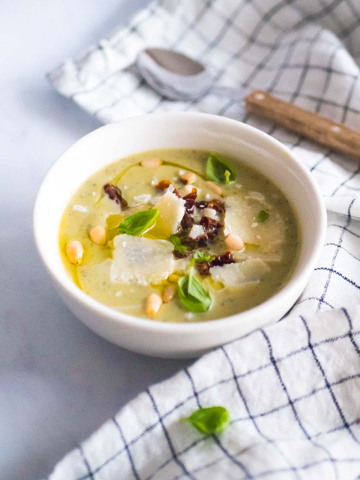 Velouté de courgettes aux tomates séchées