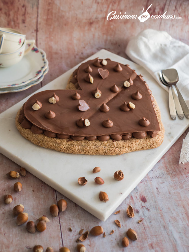 Gateau-coeur-chocolat-3-768x1024 - Gâteau croustillant aux noisettes et à la mousse au chocolat