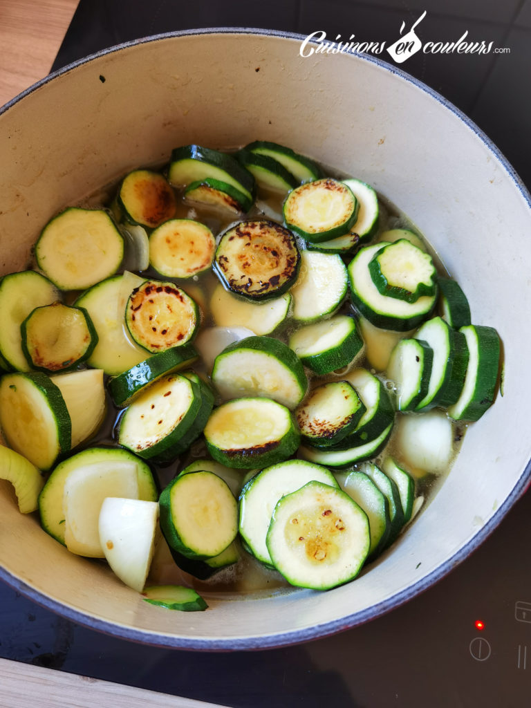 Veloute-courgettes-epinards-6-768x1024 - Velouté de courgettes et épinards au fromage de chèvre frais