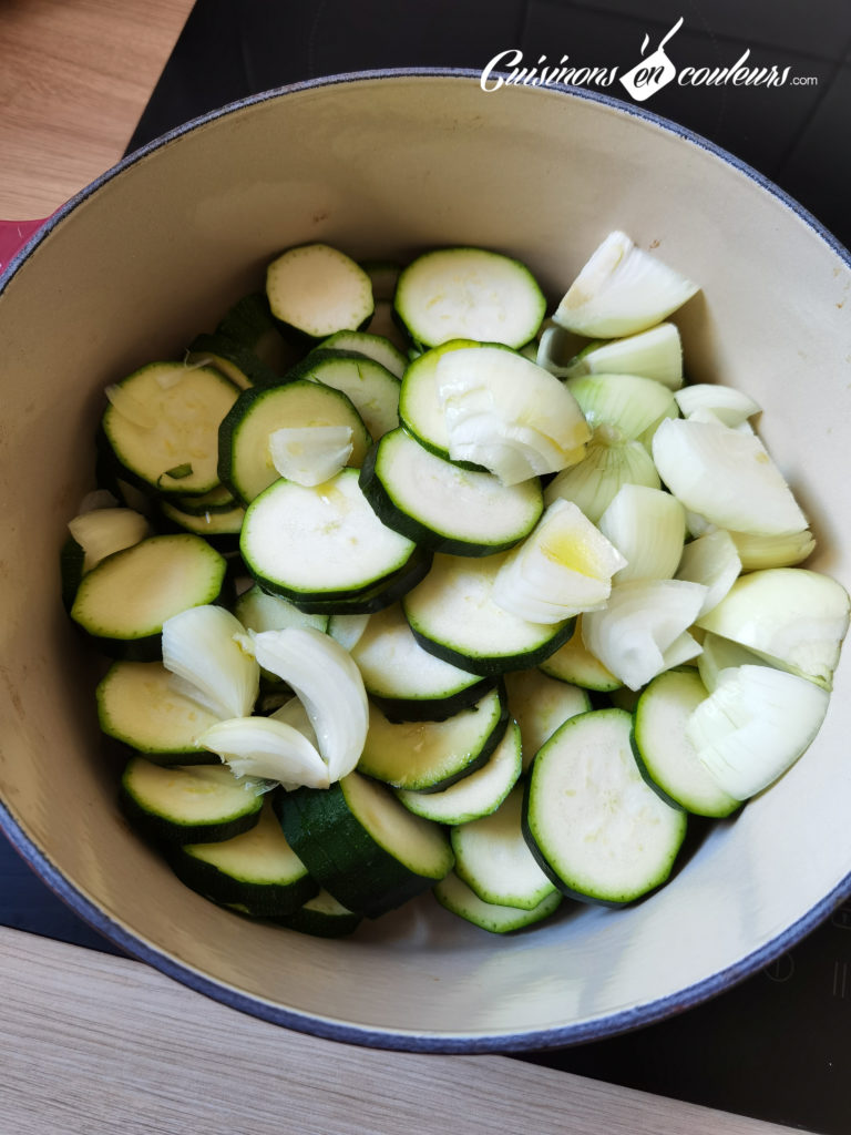 Veloute-courgettes-epinards-7-768x1024 - Velouté de courgettes et épinards au fromage de chèvre frais