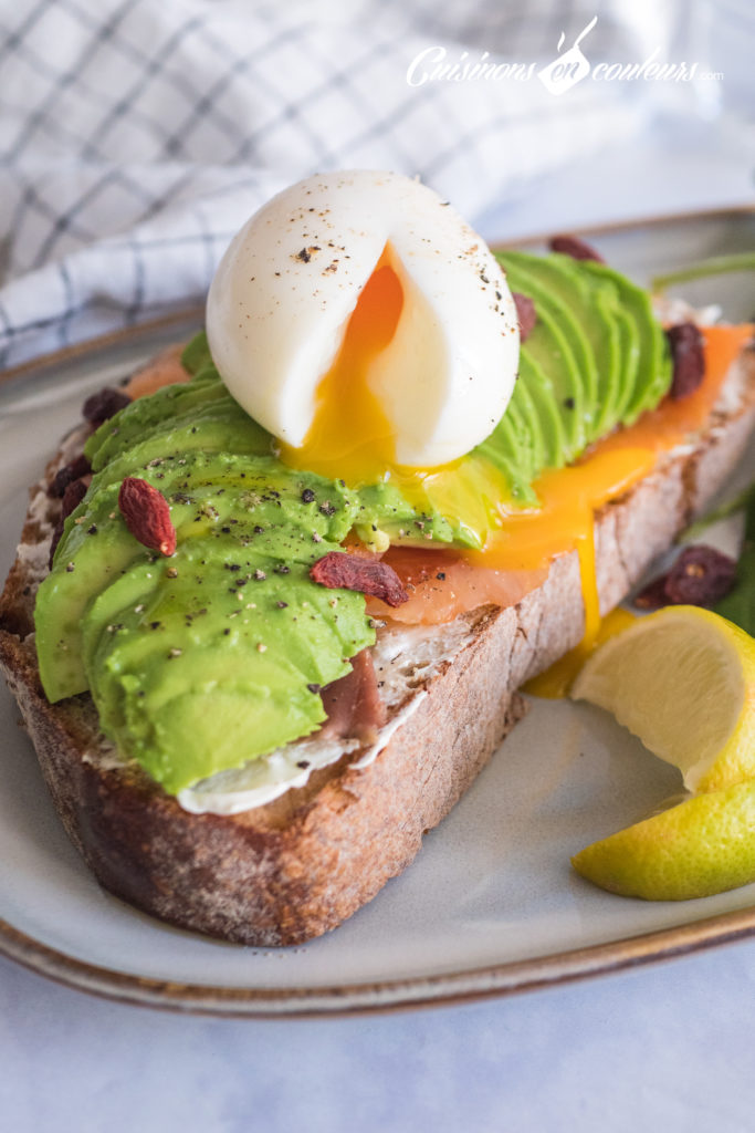 tartine-saumon-avocat-oeuf-mollet-10-683x1024 - Tartine au saumon et à l'avocat avec un oeuf mollet