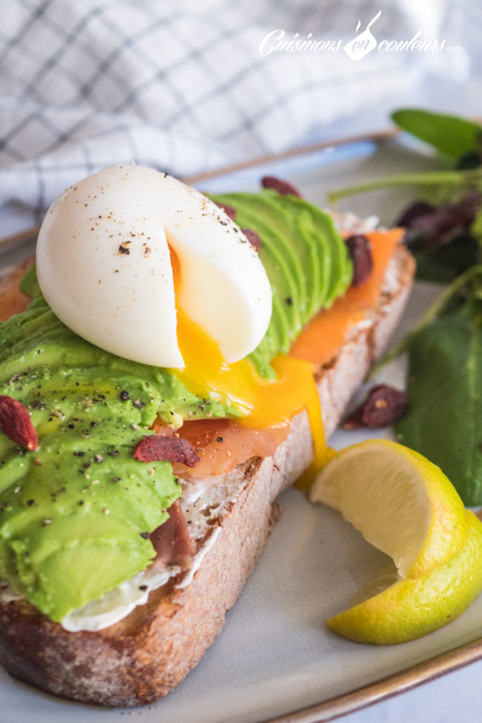 tartine-saumon-avocat-oeuf-mollet-11-683x1024 - Tartine au saumon et à l'avocat avec un oeuf mollet