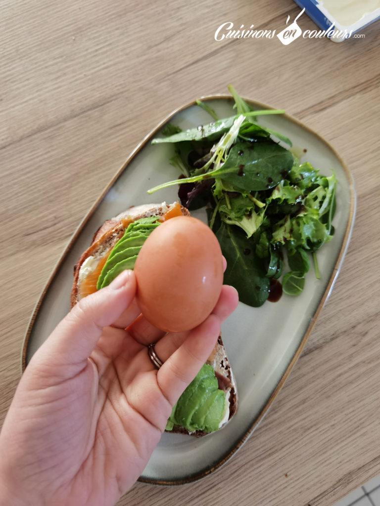 tartine-saumon-avocat-oeuf-mollet-2-768x1024 - Tartine au saumon et à l'avocat avec un oeuf mollet