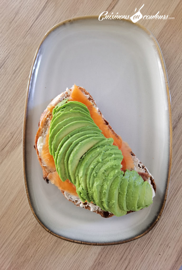 tartine-saumon-avocat-oeuf-mollet-4-691x1024 - Tartine au saumon et à l'avocat avec un oeuf mollet