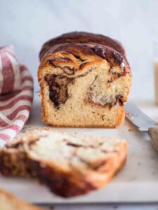 Babka au chocolat et aux noisettes