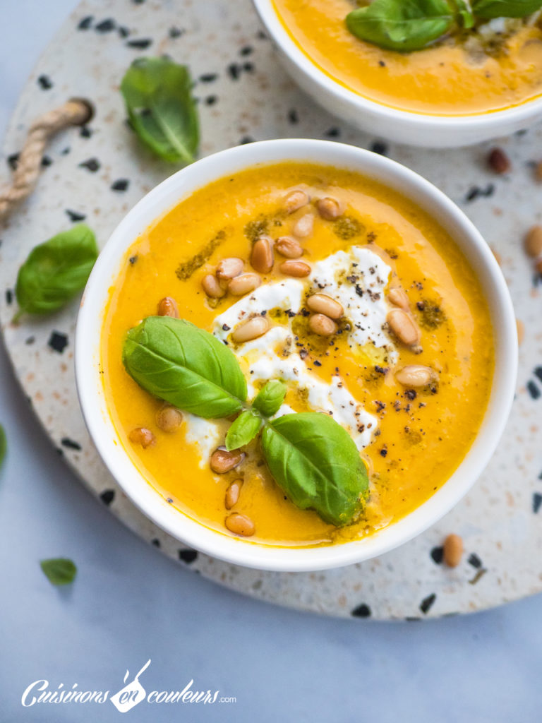veloute-de-carottes-au-pesto-et-burrata-3-768x1024 - 15 soupes pour vous réchauffer cet hiver !