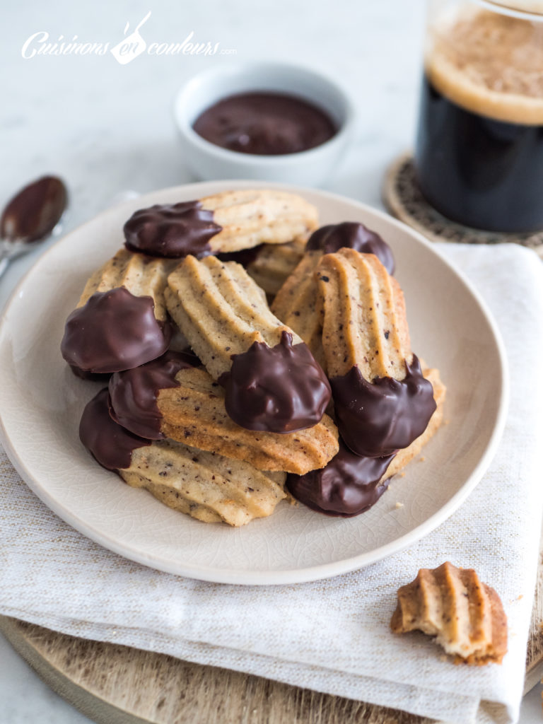 sables-noisettes-chocolat-9-768x1024 - 14 recettes faciles de gâteaux de l'Aïd