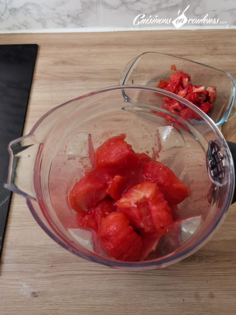 soupe-froide-tomates-fraises-15-768x1024 - Soupe froide de tomates et fraises au basilic