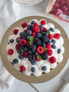 Pavlova aux fruits rouges