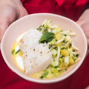 Mi cuit de merlu et salade fraîche sucrée/salée