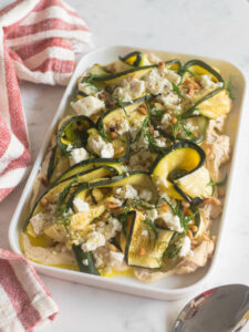 Salade de courgettes au houmous et à la feta
